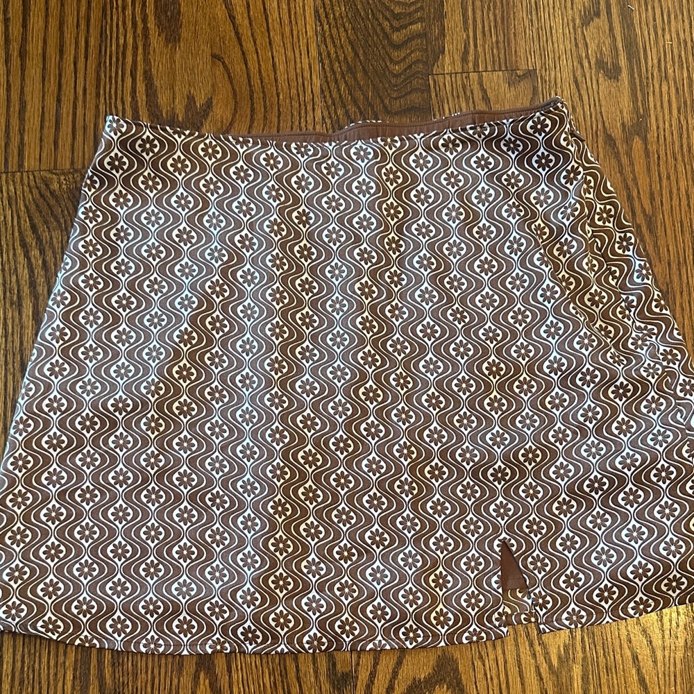 Hollister Brown and White Retro Pattern Mini Skirt. New with tags!